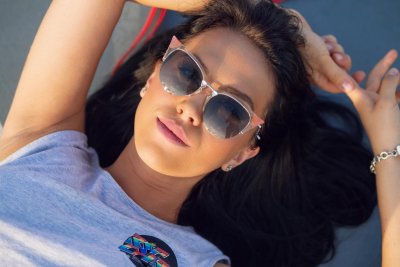 Zoek jij de perfecte zonnebril om je outfit compleet te maken?